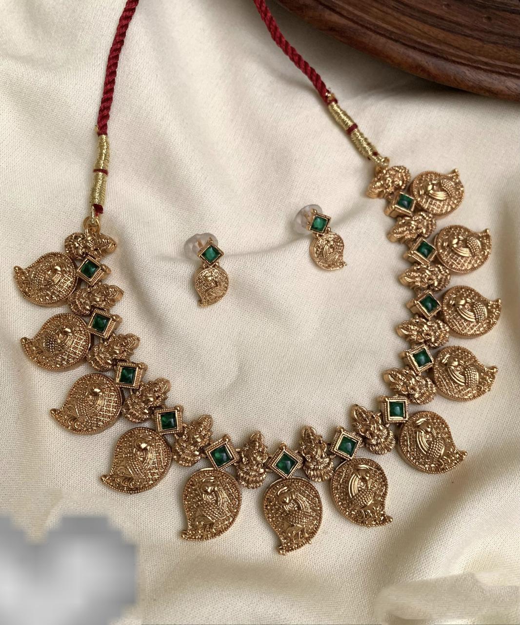 Shangu green necklace